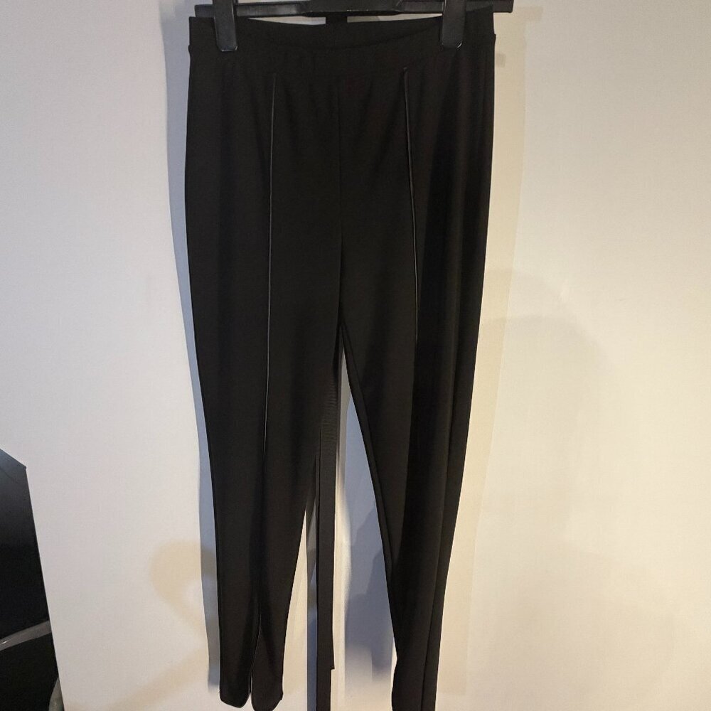 EUC - Joseph Ribkoff Size 8 Capri Pants with split bottom
